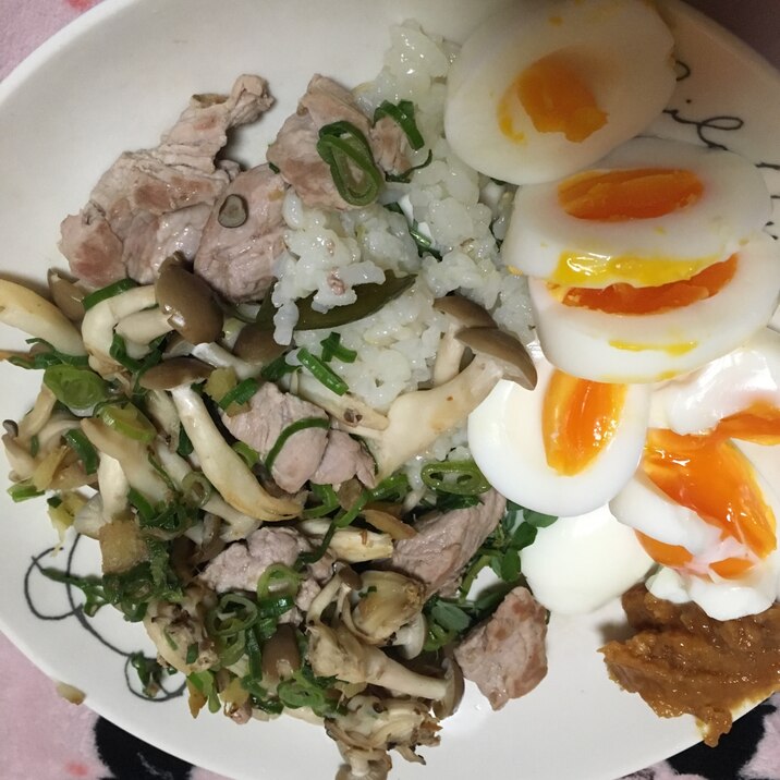 味噌で食べるたんぱく質多め残り物ワンプレート